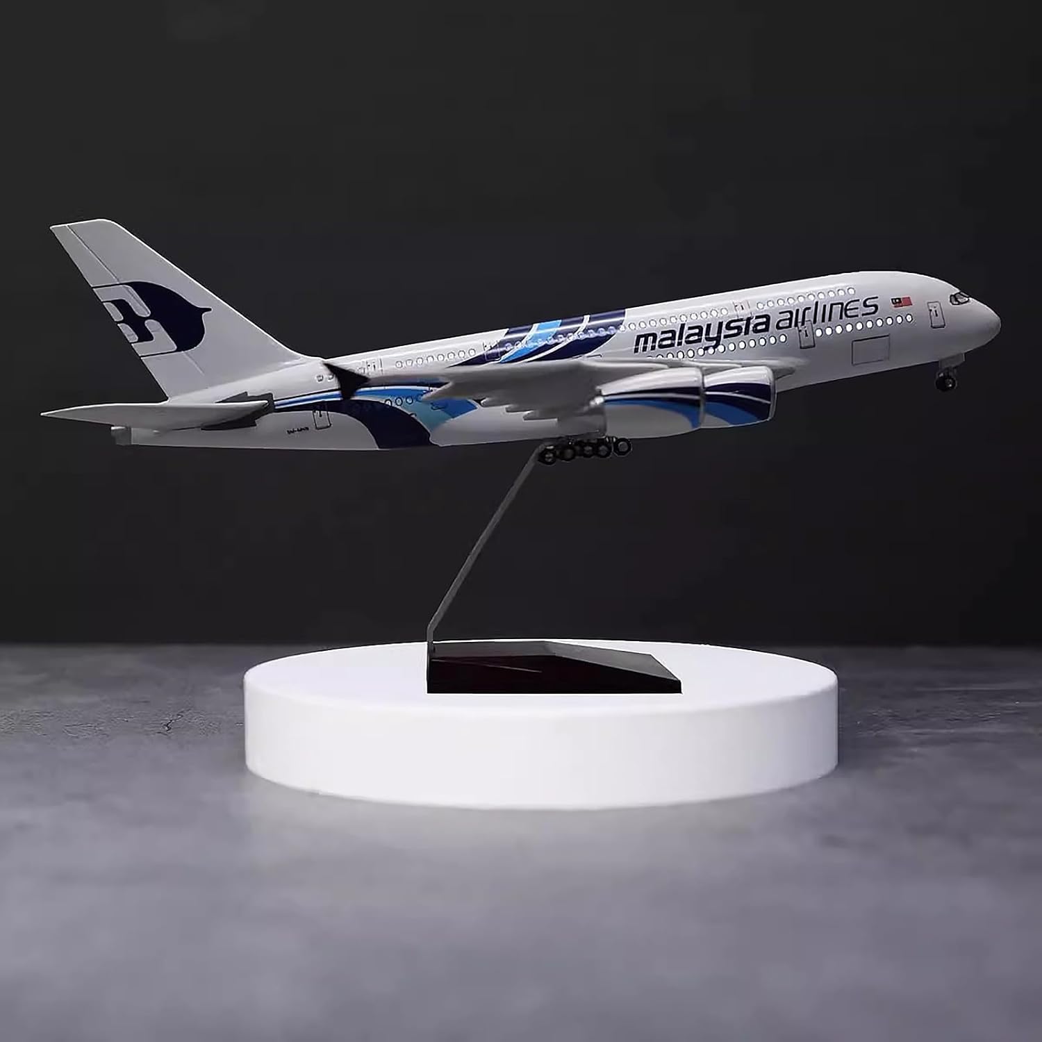1:160 สเกลมอลเซียแอร์ไลน์ A380 - Model Kit Plane บทวิจารณ์และราคา